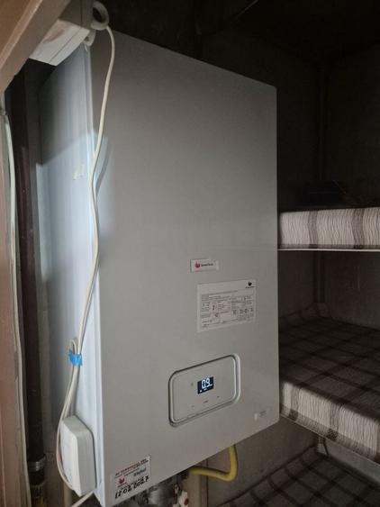 Apartament cu 3 camere semidecomandat în Craiovița Nouă