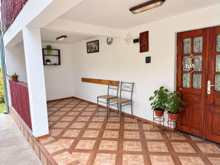 Casă cu 4 camere în Berca