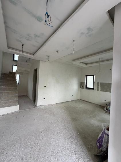 Casă cu 4 camere cu Teren 505 Mp în Granit
