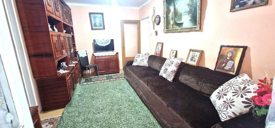 Apartament cu 3 camere semidecomandat în Km 4