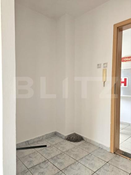 Apartament cu 5 camere decomandat în Complex Studențesc