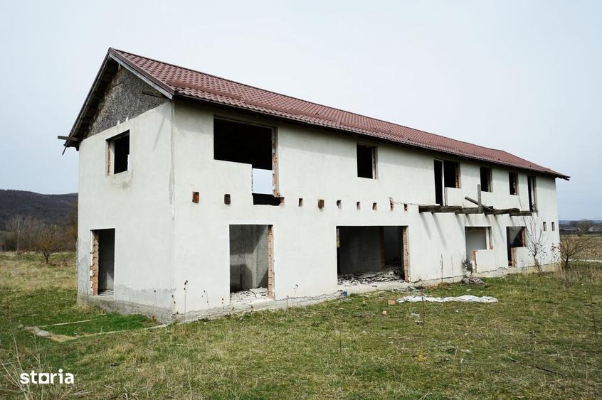Casă cu 4 camere în Podu Oltului