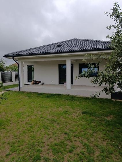 Casă cu 3 camere în Central