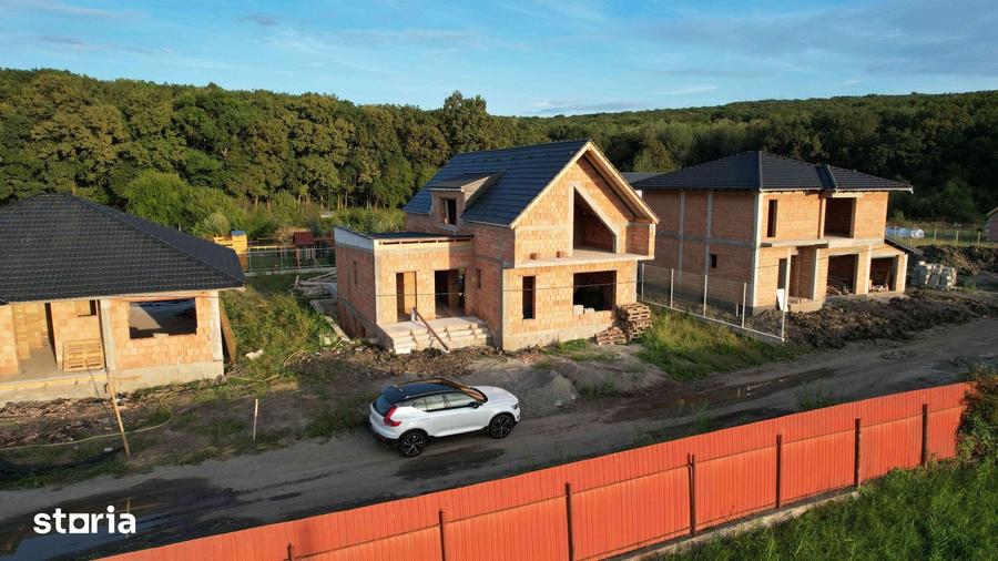 Casă cu 3 camere cu Teren 566 Mp în Corunca