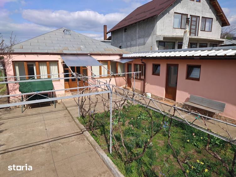 Casă cu 4 camere cu Teren 1500 Mp în Smârdan