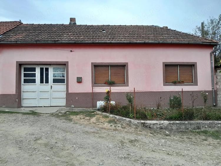 Casă cu 6 camere cu Teren 5000 Mp în Gârbovăț