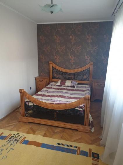 Casă cu 4 camere cu Teren 300 Mp în Central