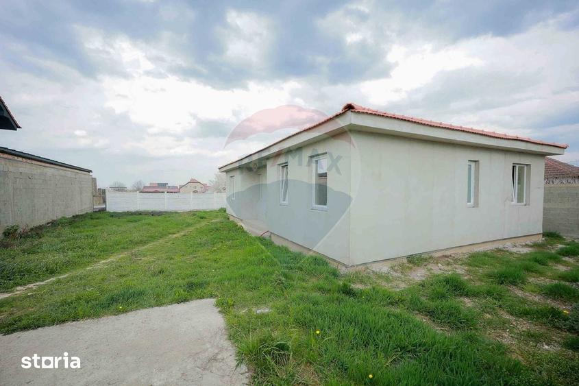 Casă cu 3 camere cu Teren 455 Mp în Sânmartin