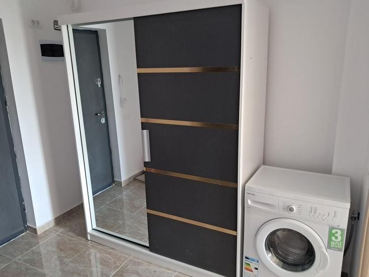 Garsonieră decomandată în Apărătorii Patriei