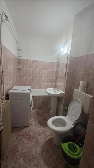 Garsonieră decomandată în Rovine