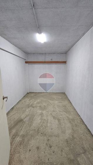 Spațiu industrial, de 11 mp, în Central
