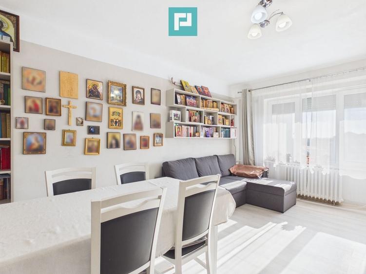 Apartament cu 4 camere decomandat în Valenta