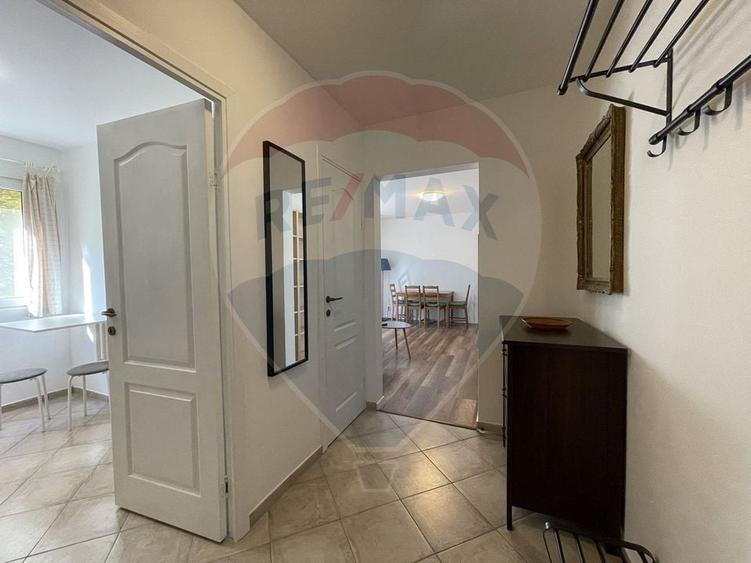 Apartament cu 3 camere semidecomandat, mobilat în Berceni