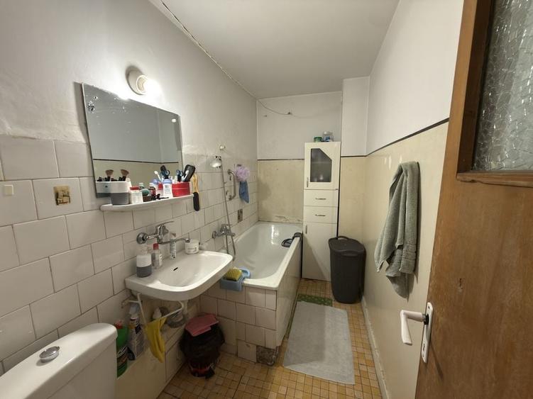 Apartament cu 3 camere decomandat în Obor