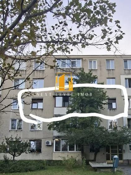 Apartament cu 3 camere semidecomandat în Craiovei