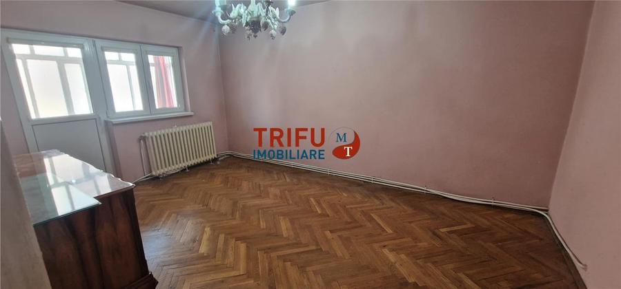 Apartament cu 4 camere decomandat în Cetate
