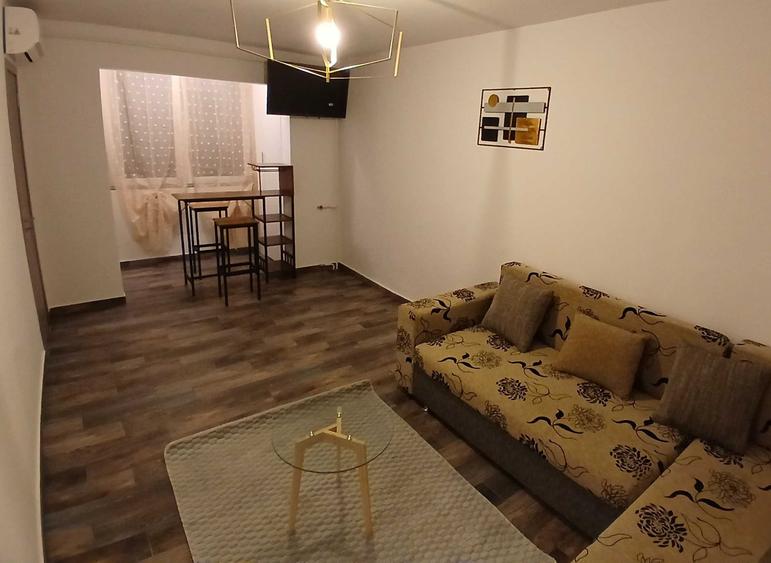 Garsonieră decomandată în Miorița