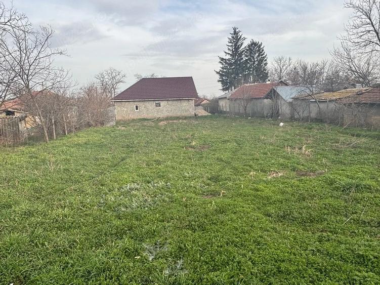 Casă cu 3 camere cu Teren 1300 Mp în Central