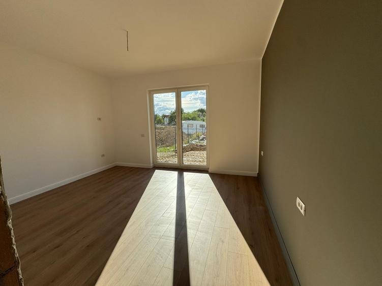 Apartament cu 2 camere în Plopi