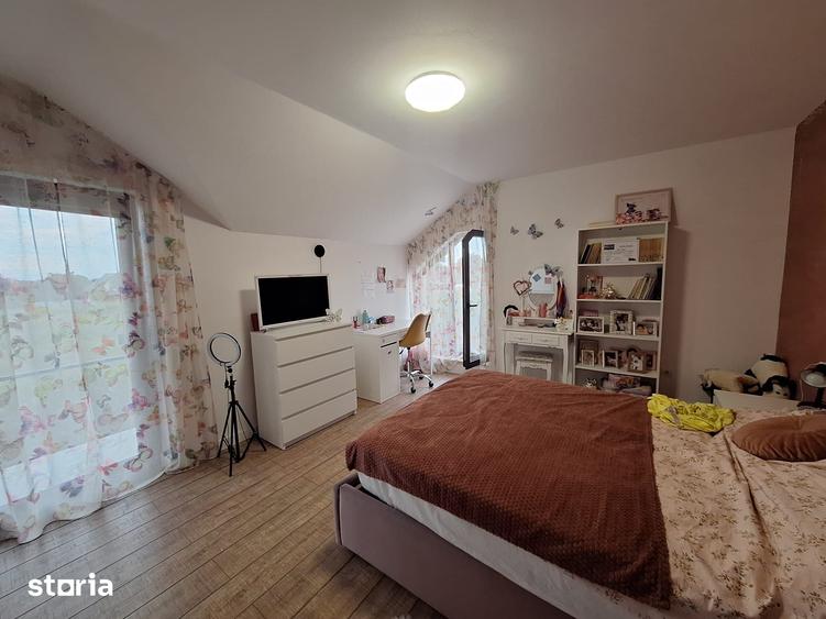 Casă cu 4 camere cu Teren 1400 Mp în Central