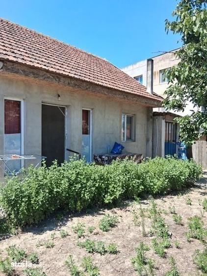 Casă cu 3 camere cu Teren 1100 Mp în Ostrov