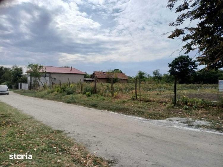 Teren de 1500 mp, în Călmățuiu