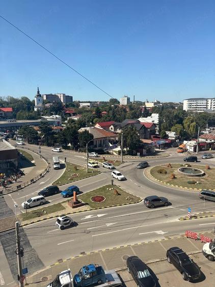 Apartament cu 4 camere decomandat în Central