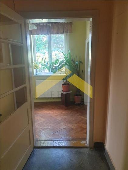 Casă individuală cu 7 camere cu Canalizare în Mehala
