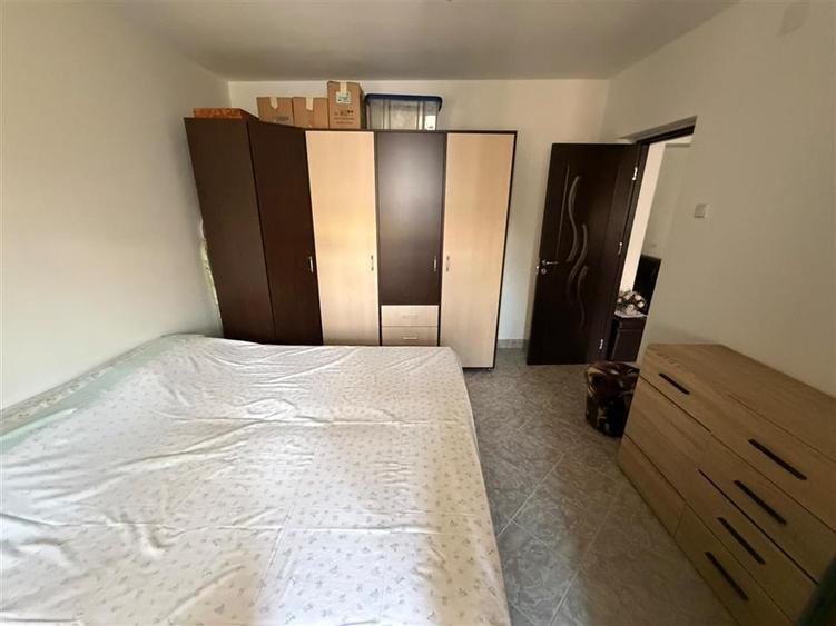 Apartament cu 3 camere decomandat, mobilat în Sud
