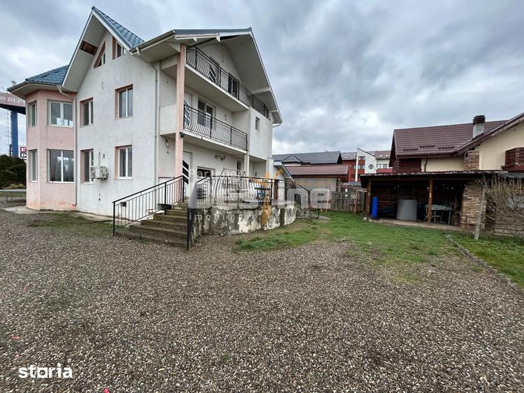 Casă cu 6 camere cu Teren 2760 Mp în Central