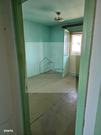 Apartament cu 3 camere semidecomandat în Câmpia Libertății