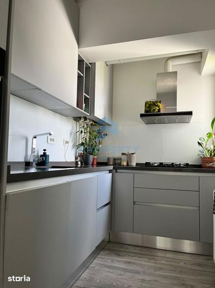 Apartament cu 2 camere semidecomandat, mobilat în Tei