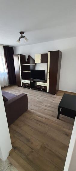 Garsonieră decomandată în 9 Mai