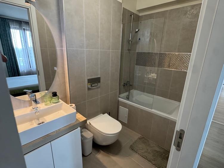 Apartament cu 3 camere, mobilat în Central