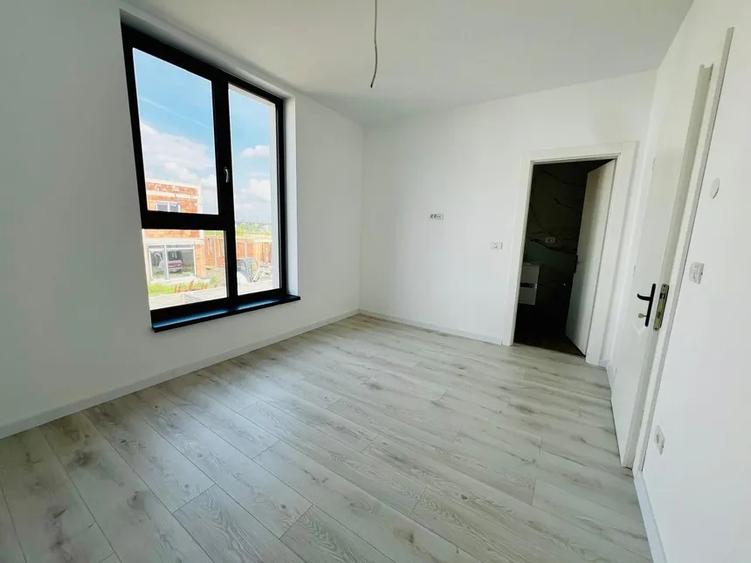 Duplex cu 5 camere cu Canalizare în Mehala