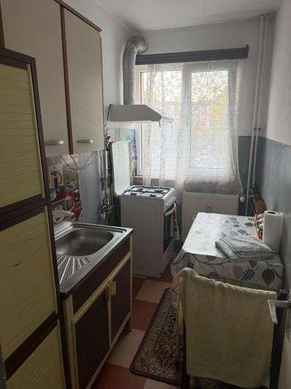 Apartament cu 2 camere semidecomandat, mobilat în Craiovița Nouă