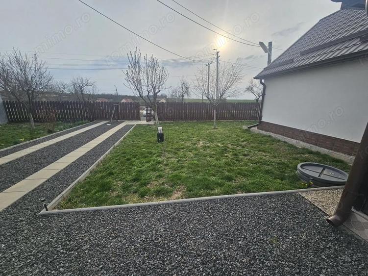 Casă cu 2 camere cu Teren 1667 Mp în Alioș