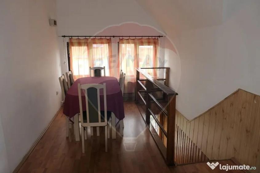Casă cu 3 camere cu Teren 861 Mp în Central