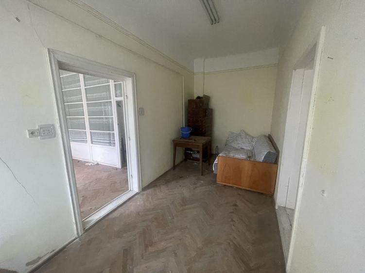 Casă cu 3 camere în Central