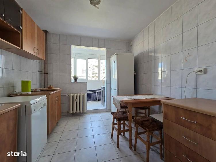 Apartament cu 3 camere decomandat în Titan