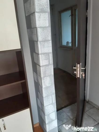Apartament cu 4 camere semidecomandat în Micro 39