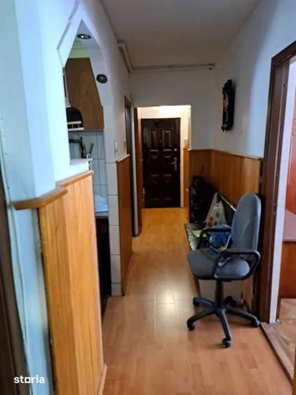 Apartament cu 3 camere decomandat în Rovine
