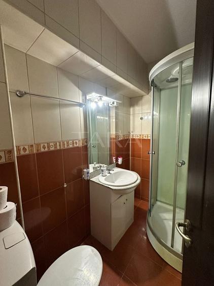 Apartament cu 2 camere semidecomandat, mobilat în Central