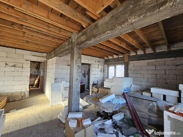 Casă cu 5 camere cu Teren 529 Mp în Niculițel