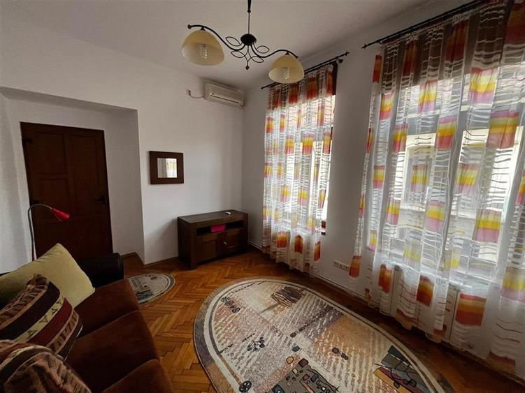 Apartament cu 2 camere semidecomandat, mobilat în Ultracentral
