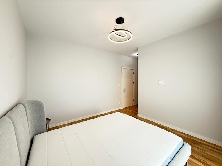 Apartament cu 3 camere decomandat în Străulești
