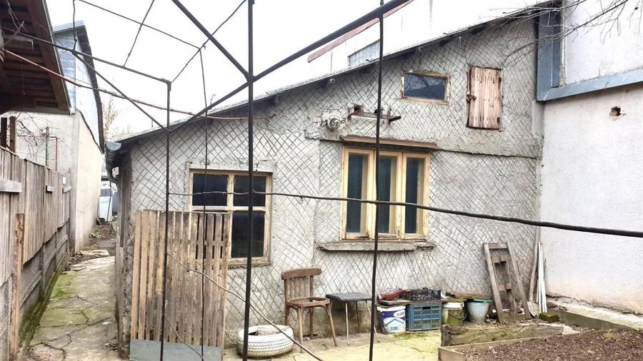Casă cu 6 camere cu Teren 272 Mp în Central