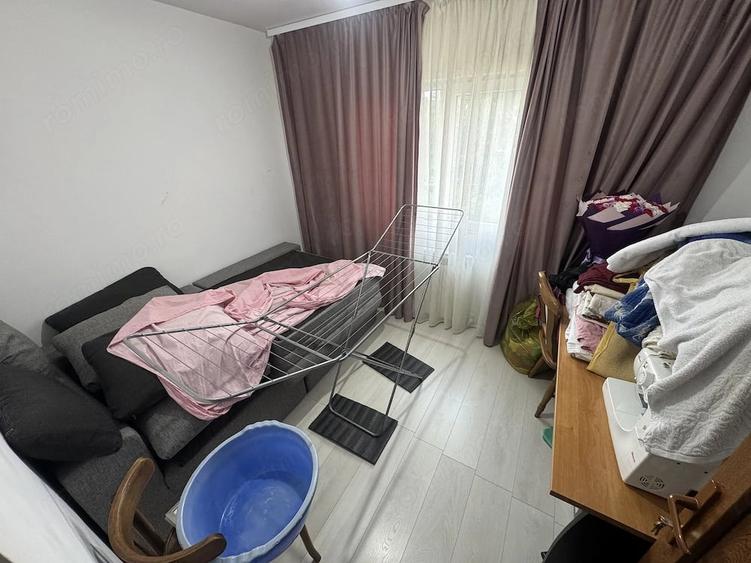 Apartament cu 3 camere decomandat în Poarta 6