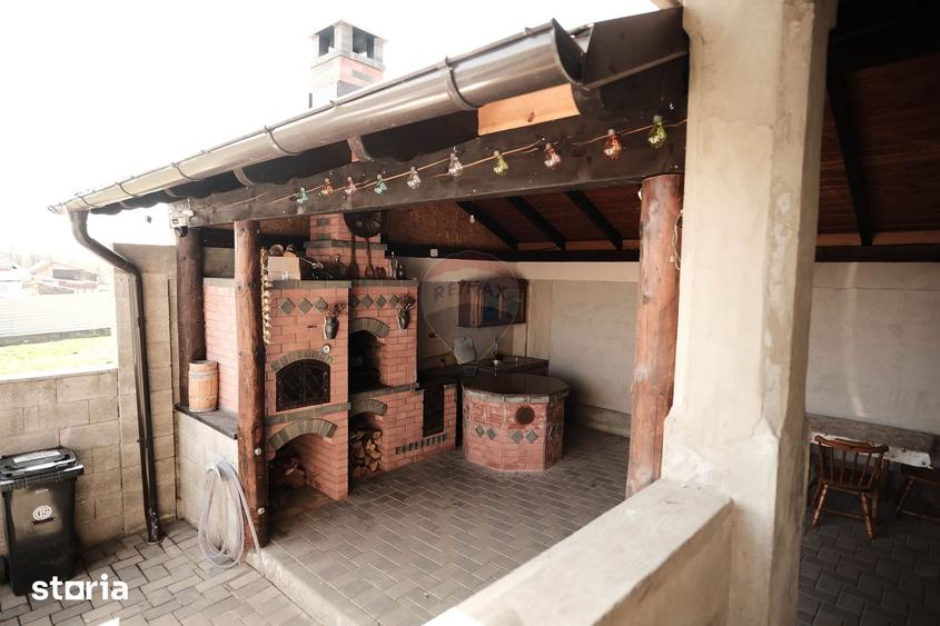 Casă cu 4 camere cu Teren 400 Mp în Central