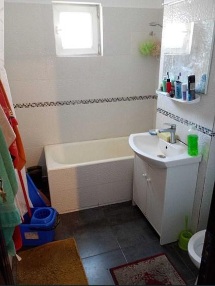 Apartament cu 2 camere decomandat în Petros